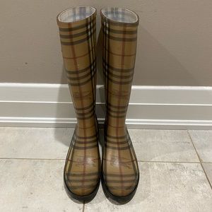 Burberry rain boots — US 9